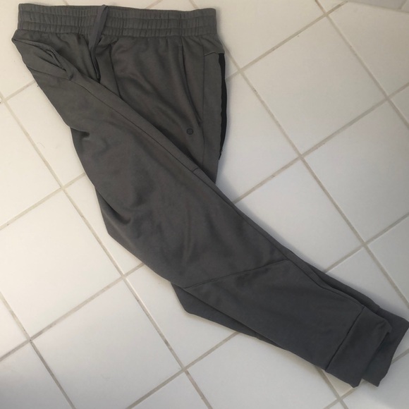 Rb3 Gray Joggers, Size medium, zip up pockets. - Picture 2 of 2